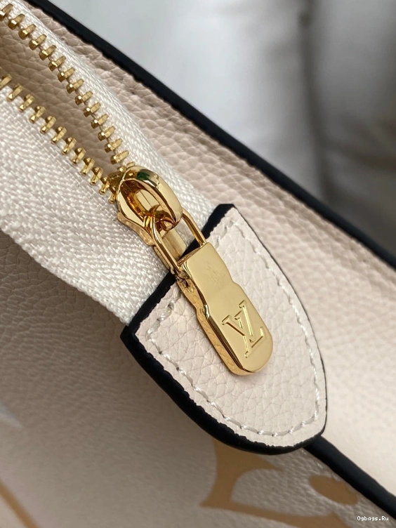 VUITTON LOUIS TOILETRY POUCH 26 0520